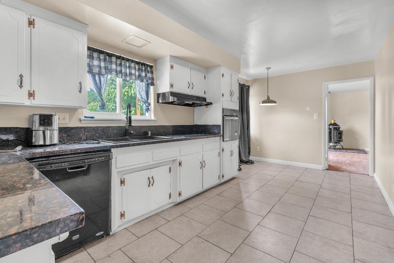 Detail Gallery Image 11 of 21 For 1167 W El Camino Ave, Sacramento,  CA 95833 - 3 Beds | 2/1 Baths