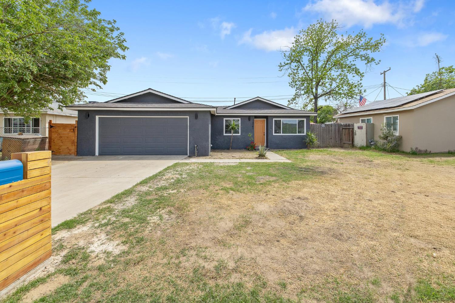 Detail Gallery Image 1 of 32 For 10141 Haven Ln, Hanford,  CA 93230 - 3 Beds | 2 Baths