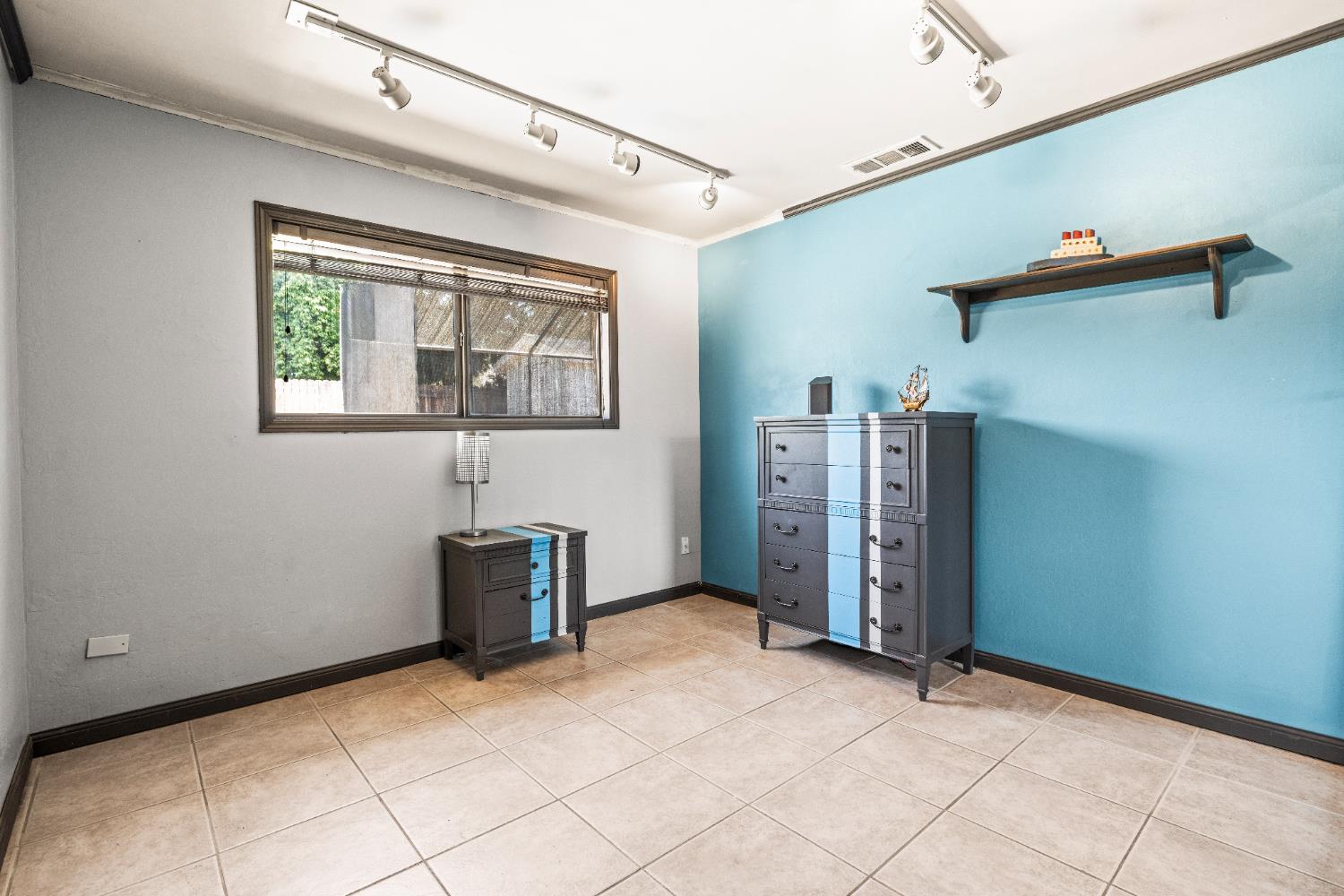 Detail Gallery Image 16 of 19 For 5956 York Glen, Sacramento,  CA 95842 - 3 Beds | 1 Baths
