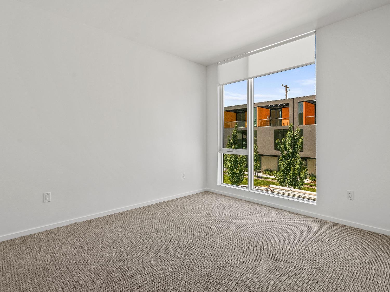 Detail Gallery Image 16 of 31 For 2431 Binnen Ln #101,  Sacramento,  CA 95818 - 3 Beds | 3 Baths