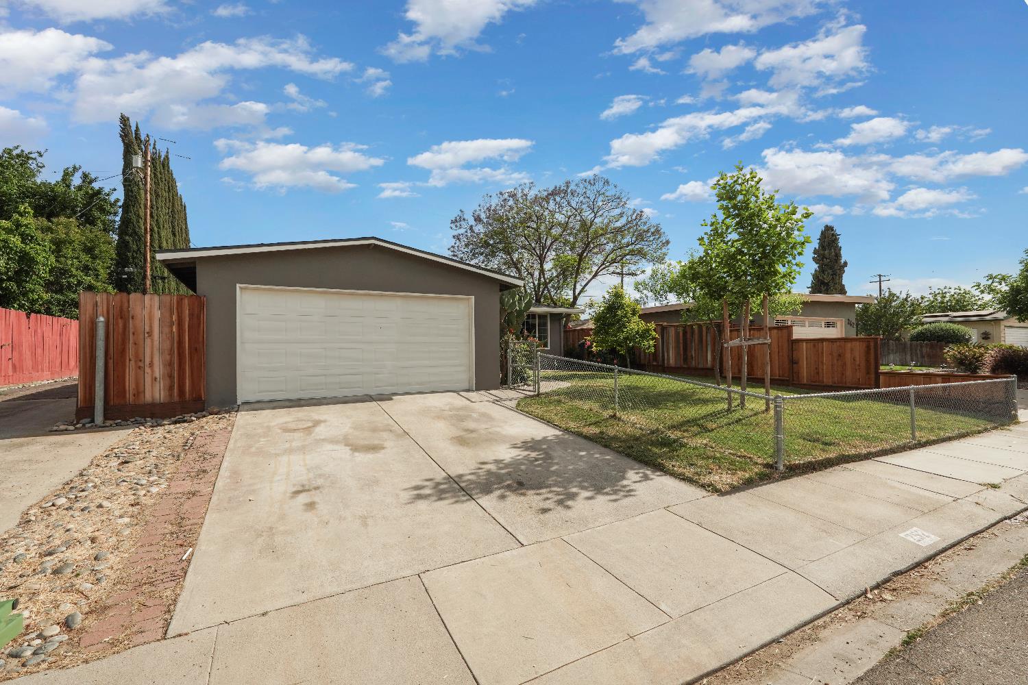 Detail Gallery Image 4 of 25 For 252 W 20th St, Tracy,  CA 95376 - 3 Beds | 2 Baths
