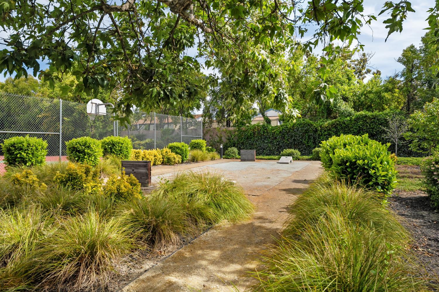 Detail Gallery Image 28 of 30 For 1738 Bannon Creek Dr, Sacramento,  CA 95833 - 3 Beds | 2 Baths