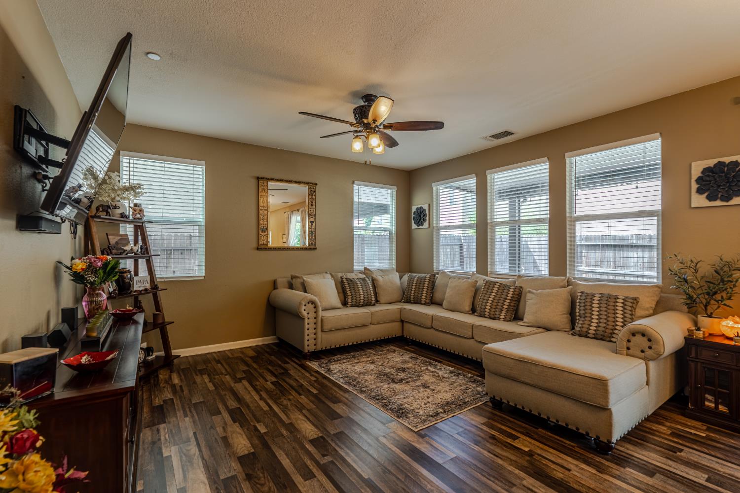Detail Gallery Image 8 of 52 For 5271 Cloud Crest Way, Sacramento,  CA 95835 - 3 Beds | 2/1 Baths