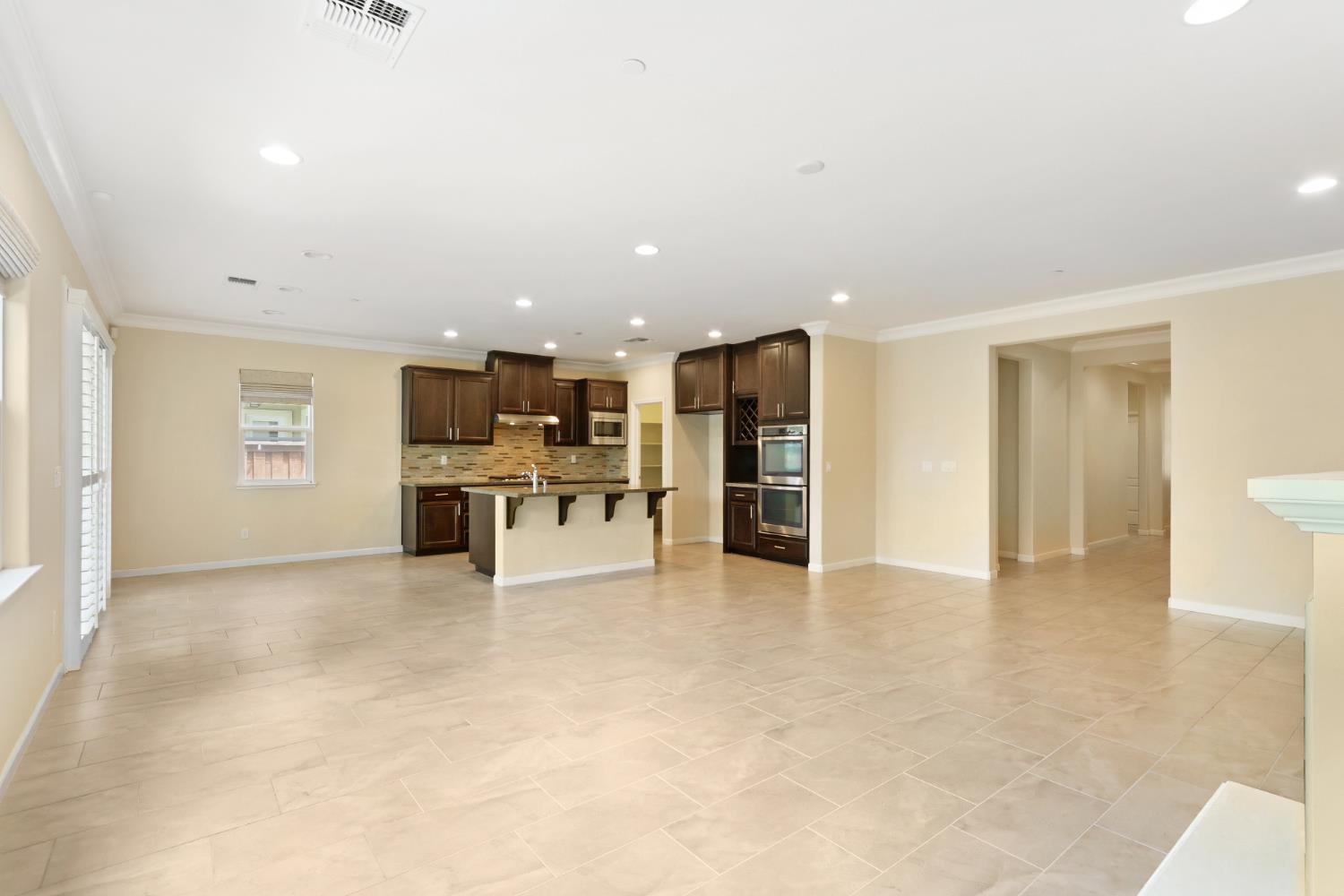 Detail Gallery Image 5 of 52 For 9820 Allen Ranch Way, Elk Grove,  CA 95757 - 4 Beds | 3 Baths