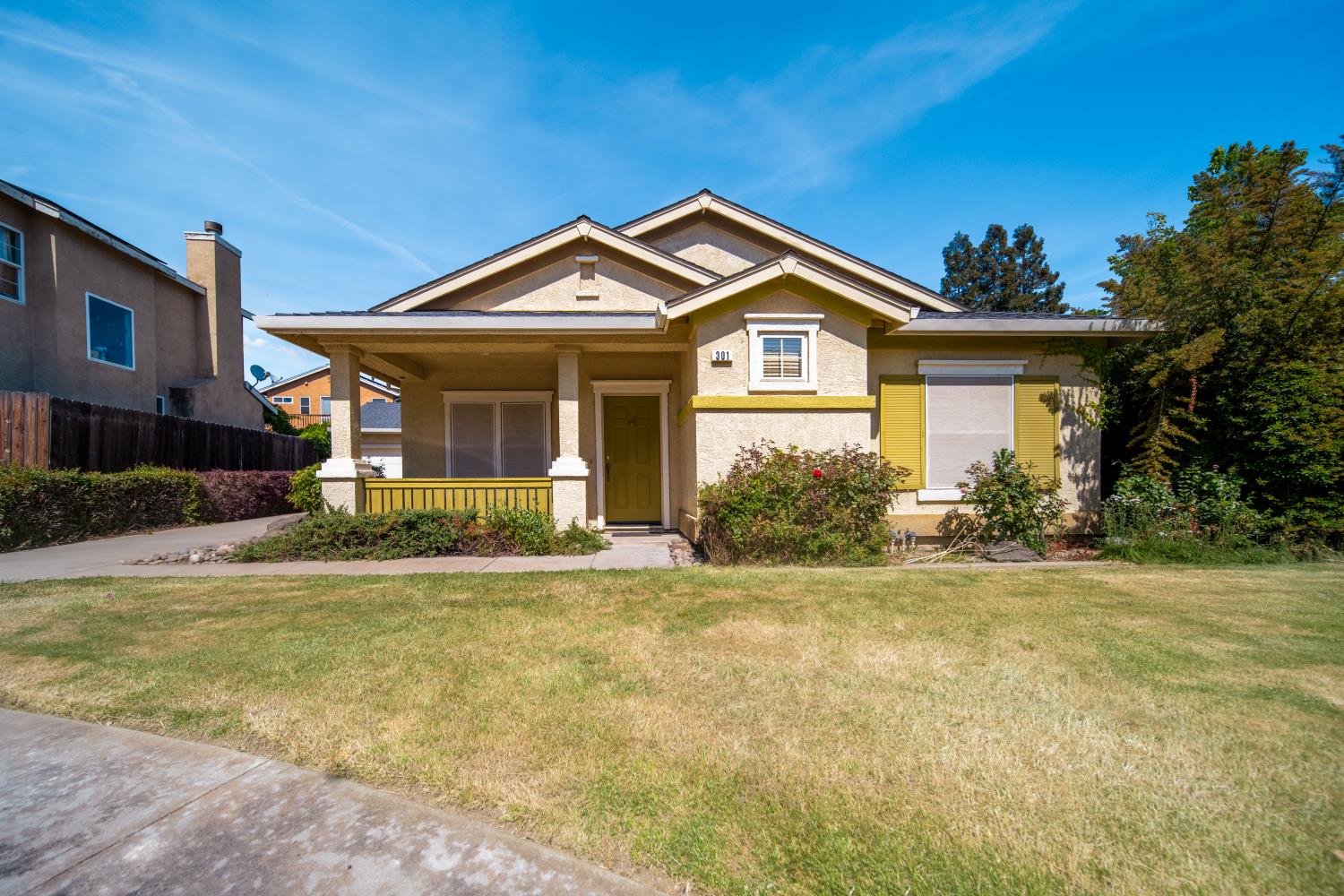 Detail Gallery Image 1 of 18 For 301 Nutcrest Ct, Oakdale,  CA 95361 - 3 Beds | 2 Baths
