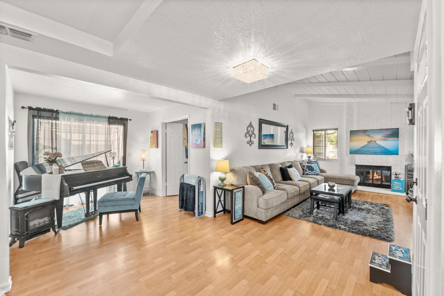 Detail Gallery Image 5 of 53 For 8193 Rose Vine Ln, Fair Oaks,  CA 95628 - 2 Beds | 2 Baths