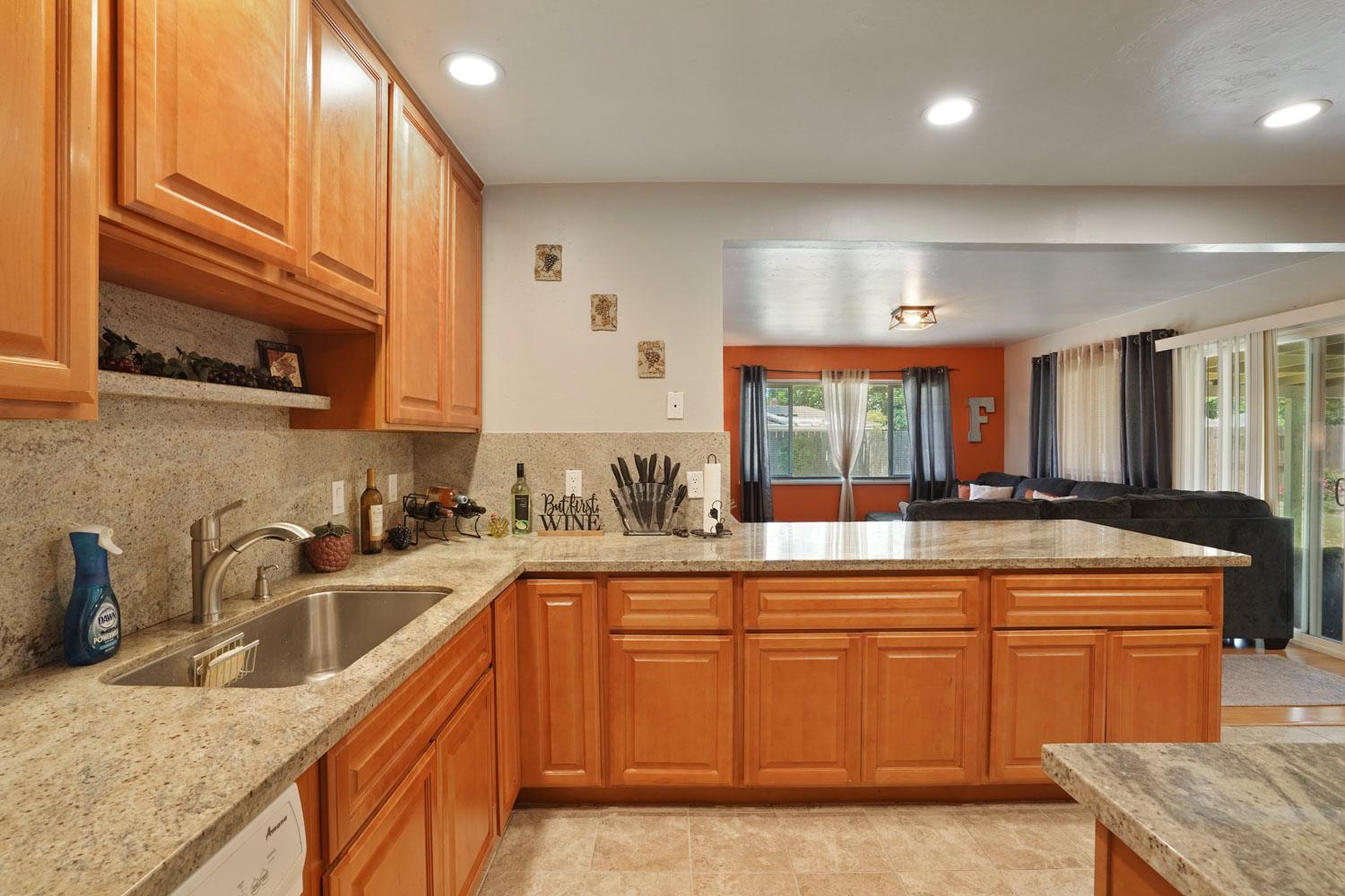 Detail Gallery Image 13 of 34 For 217 E Mayfair Ave, Stockton,  CA 95207 - 3 Beds | 2 Baths