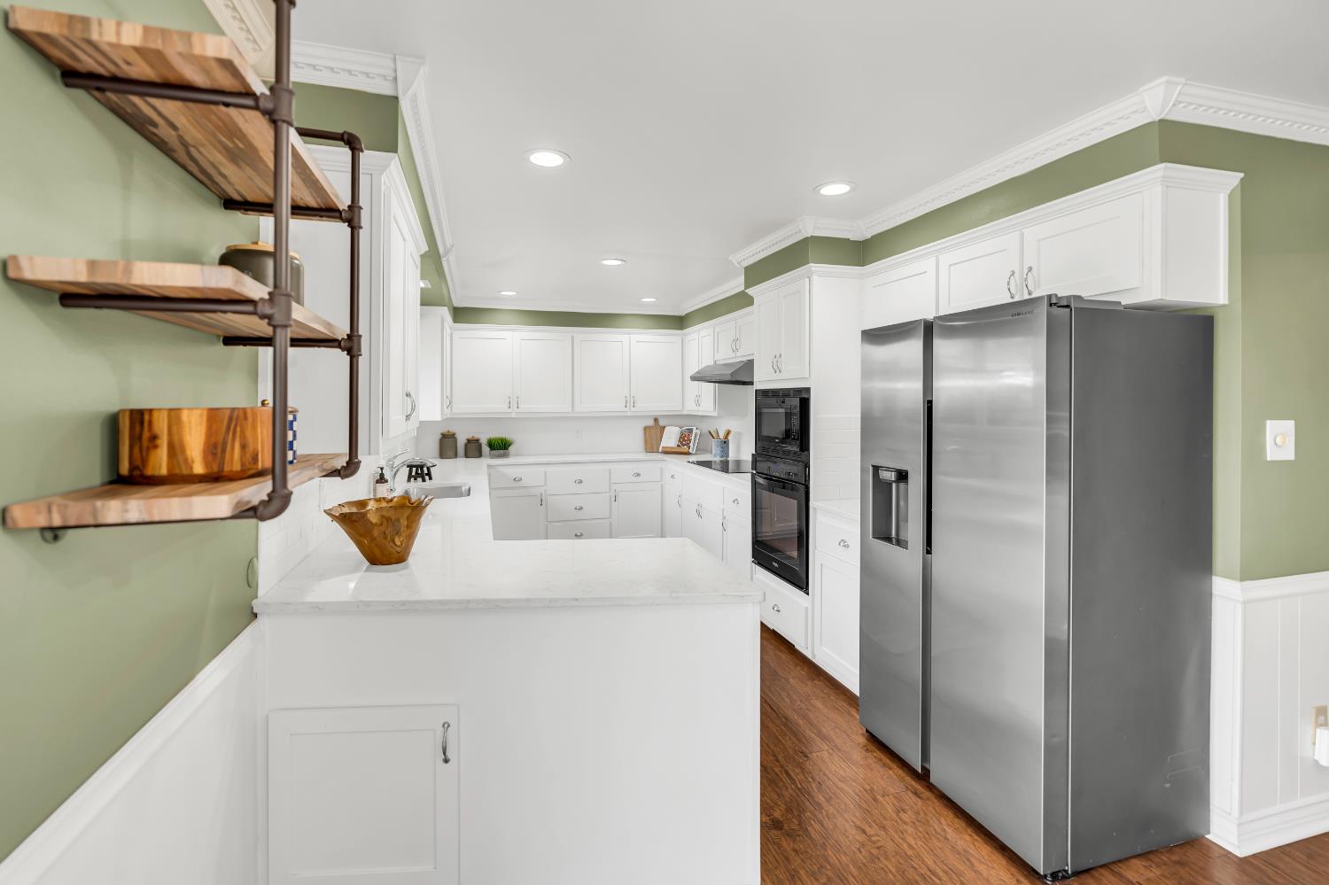Detail Gallery Image 14 of 48 For 90 Parklite Cir, Sacramento,  CA 95831 - 4 Beds | 2/1 Baths