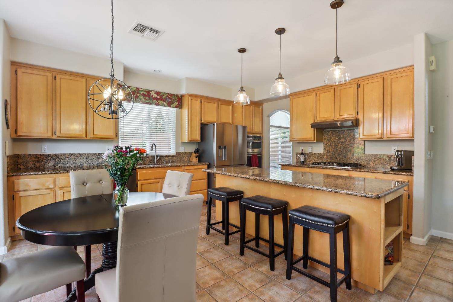 Detail Gallery Image 21 of 72 For 2049 Riggs Ave, Sacramento,  CA 95835 - 5 Beds | 3 Baths