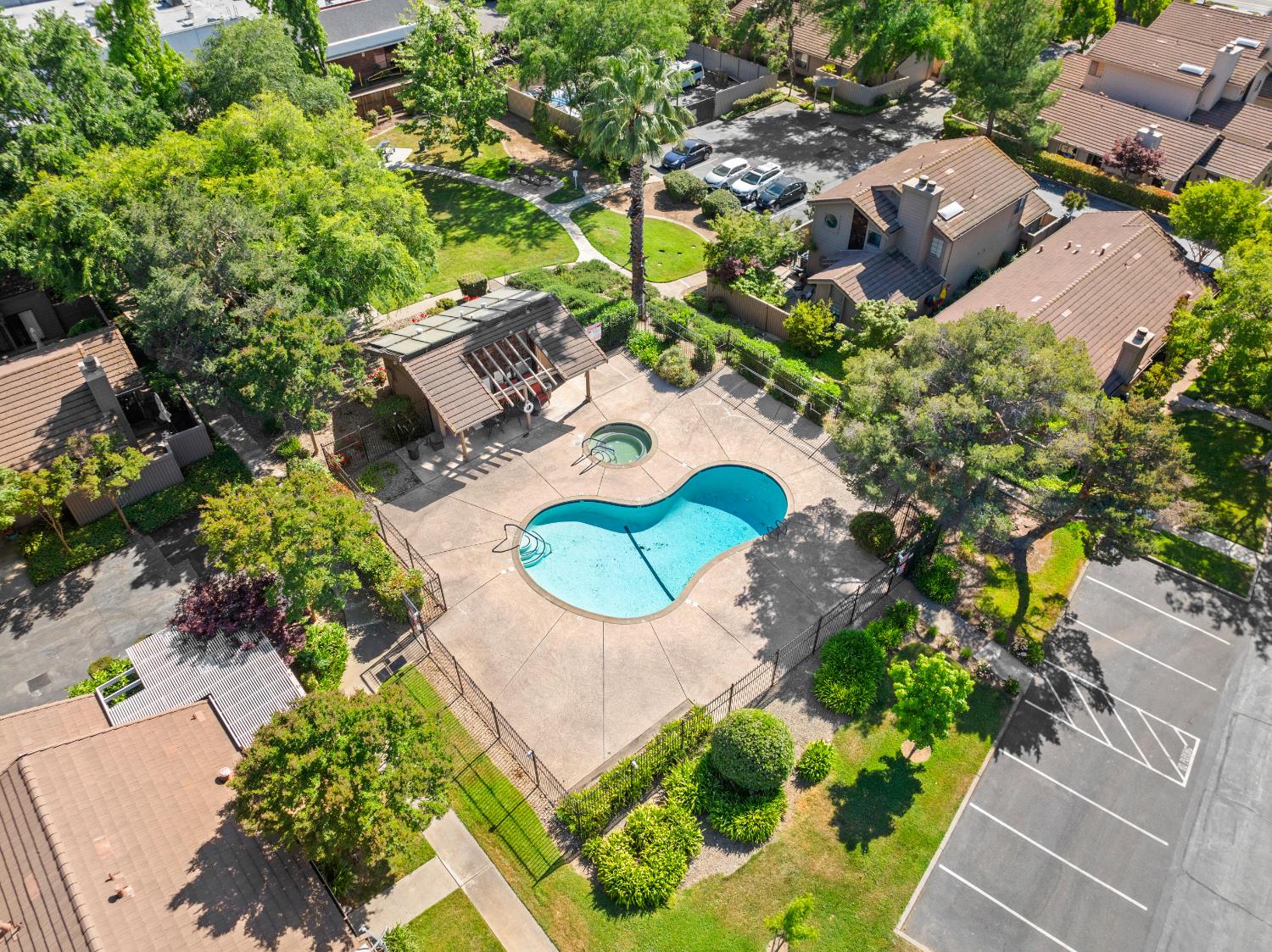 Detail Gallery Image 39 of 53 For 8193 Rose Vine Ln, Fair Oaks,  CA 95628 - 2 Beds | 2 Baths