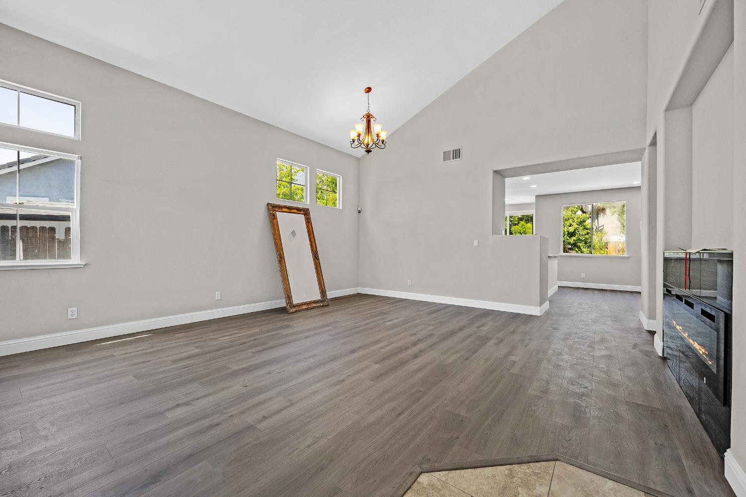 Detail Gallery Image 3 of 40 For 2963 Rugby Ct, Tracy,  CA 95377 - 5 Beds | 3 Baths