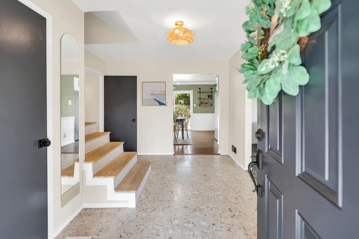 Detail Gallery Image 5 of 48 For 90 Parklite Cir, Sacramento,  CA 95831 - 4 Beds | 2/1 Baths