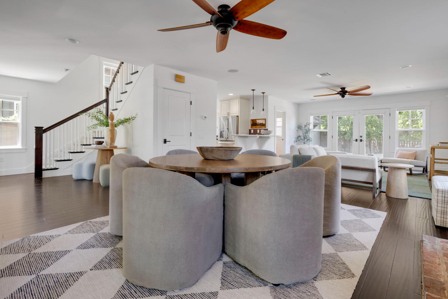 Detail Gallery Image 4 of 31 For 862 38th St, Sacramento,  CA 95816 - 3 Beds | 2/1 Baths