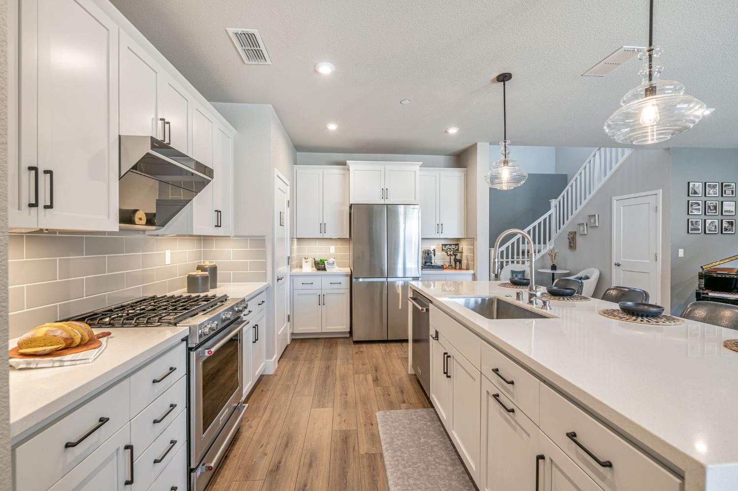 Detail Gallery Image 14 of 53 For 1528 Seneca Cir, El Dorado Hills,  CA 95762 - 4 Beds | 3 Baths