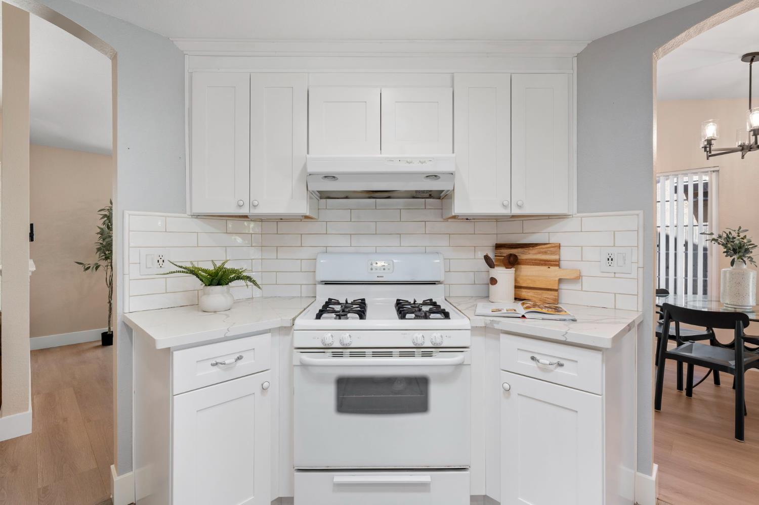 Detail Gallery Image 11 of 26 For 1406 Santa Fe Cir, Roseville,  CA 95678 - 4 Beds | 2 Baths