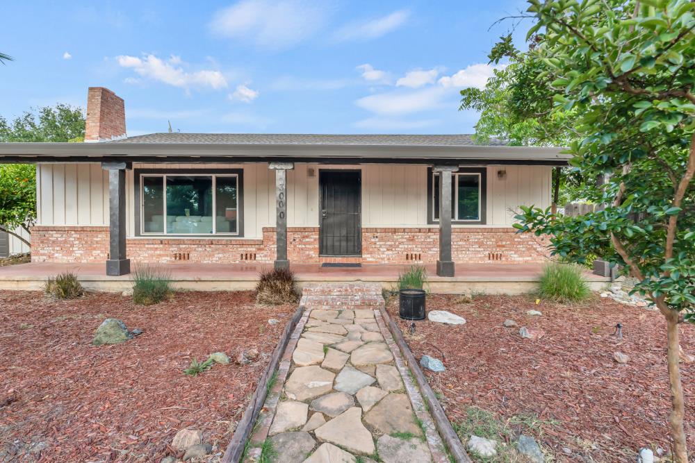 Detail Gallery Image 2 of 56 For 3000 Mission Ave, Carmichael,  CA 95608 - 3 Beds | 2 Baths