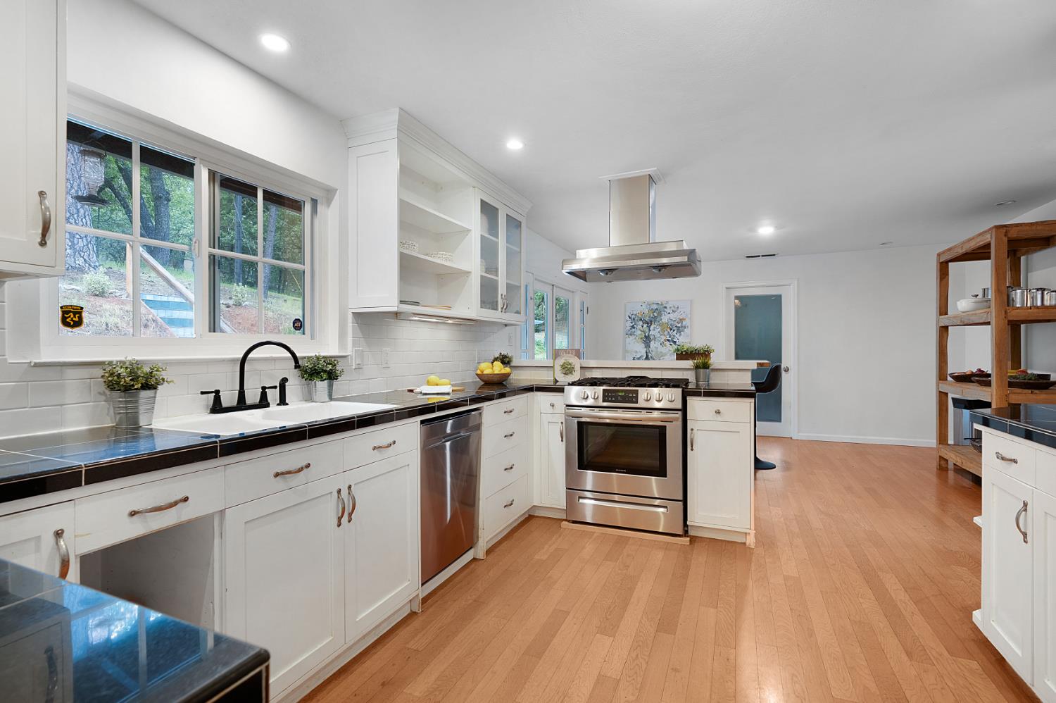 Detail Gallery Image 6 of 57 For 381 Golden Oak Dr, Meadow Vista,  CA 95722 - 4 Beds | 3 Baths