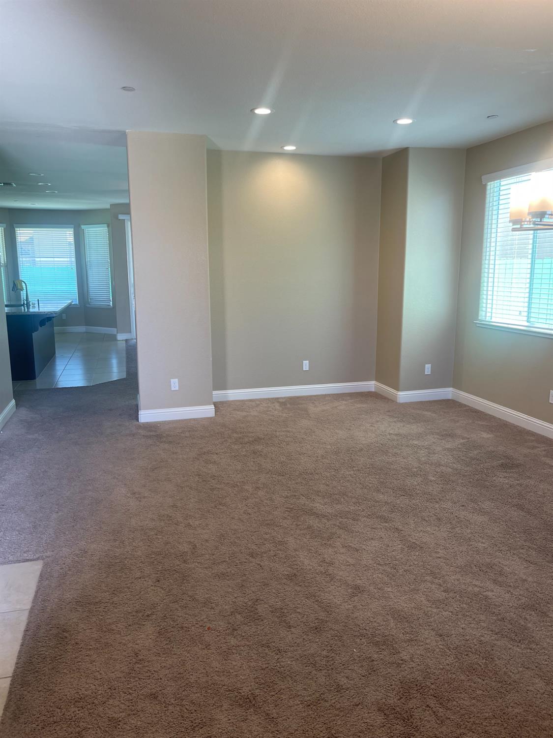 Detail Gallery Image 6 of 18 For 2013 Gus Villalta Dr, Los Banos,  CA 93635 - 4 Beds | 2 Baths