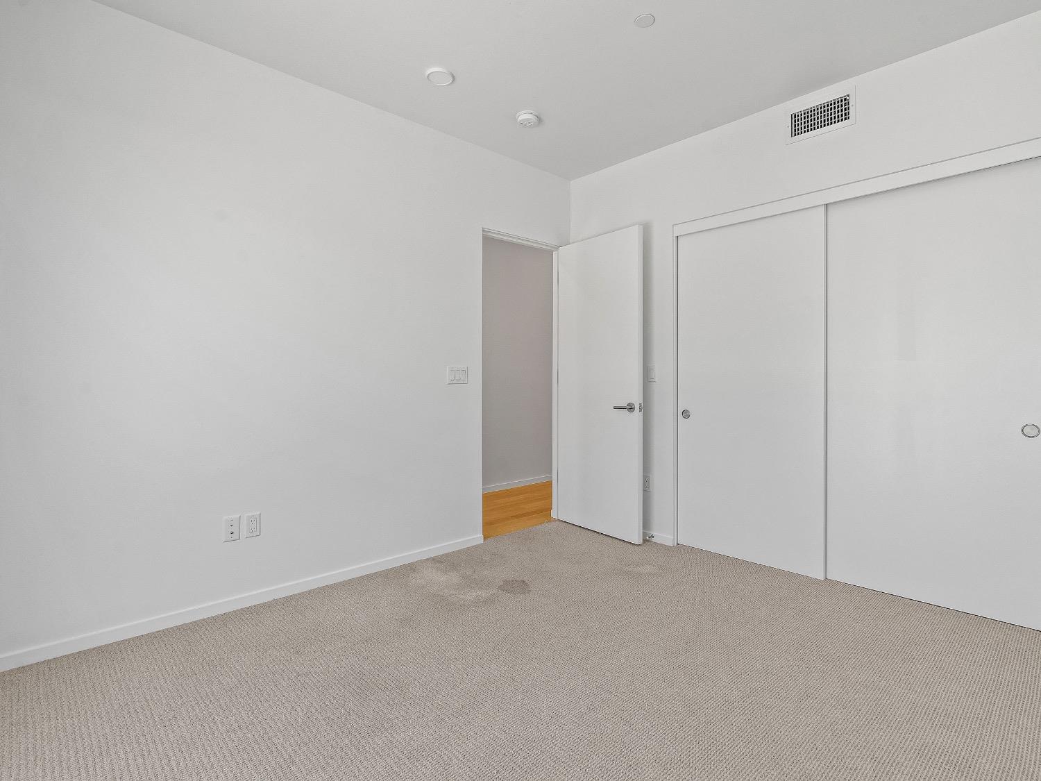 Detail Gallery Image 17 of 31 For 2431 Binnen Ln #101,  Sacramento,  CA 95818 - 3 Beds | 3 Baths