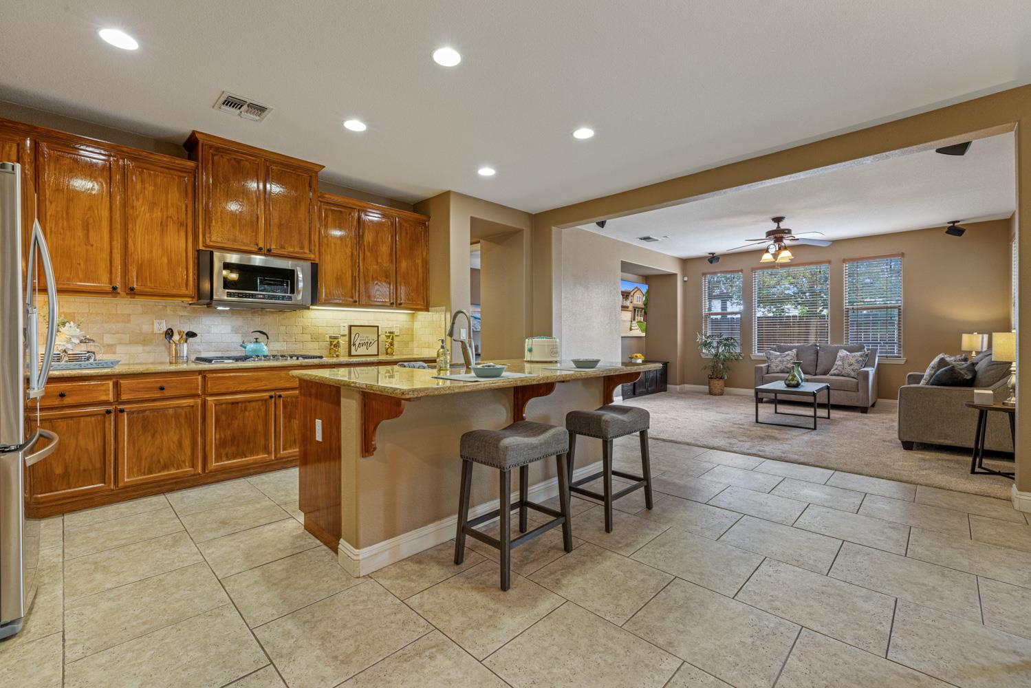 Detail Gallery Image 4 of 76 For 1734 Bandoni Ln, Manteca,  CA 95337 - 4 Beds | 3/1 Baths