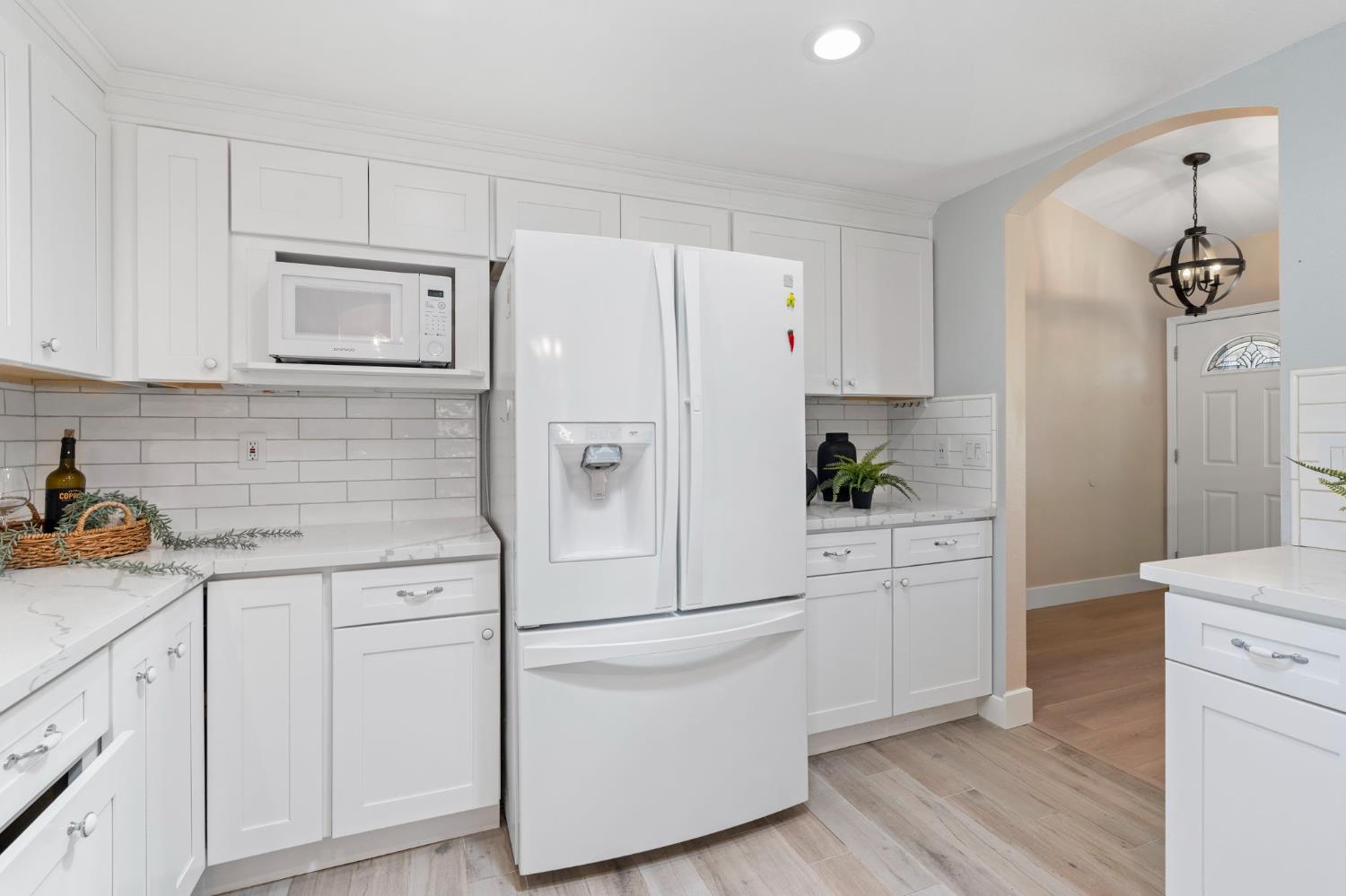 Detail Gallery Image 10 of 26 For 1406 Santa Fe Cir, Roseville,  CA 95678 - 4 Beds | 2 Baths
