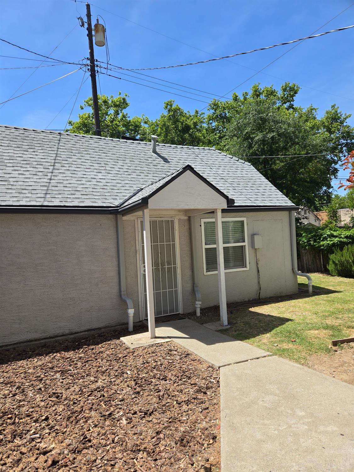 Detail Gallery Image 10 of 14 For 1832 Larkin Way, Sacramento,  CA 95818 - 2 Beds | 1 Baths
