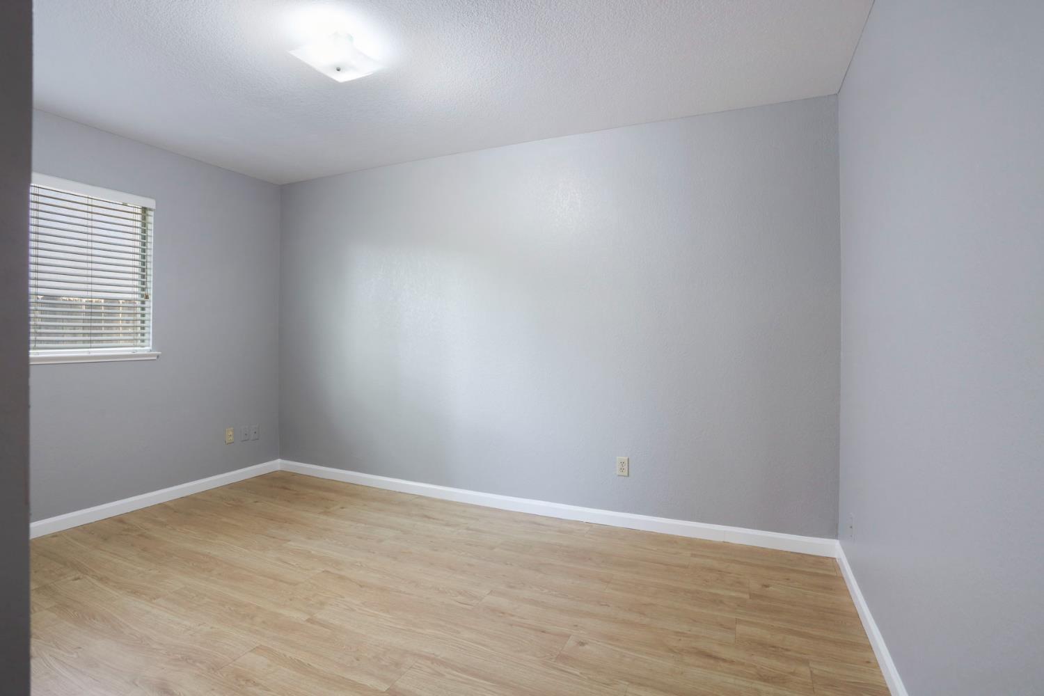 Detail Gallery Image 14 of 36 For 2405 S Fresno Ave, Stockton,  CA 95206 - 3 Beds | 2 Baths