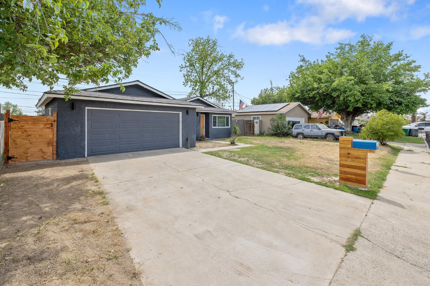 Detail Gallery Image 2 of 32 For 10141 Haven Ln, Hanford,  CA 93230 - 3 Beds | 2 Baths