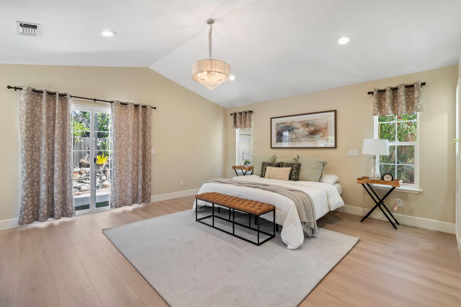 Detail Gallery Image 13 of 26 For 1406 Santa Fe Cir, Roseville,  CA 95678 - 4 Beds | 2 Baths