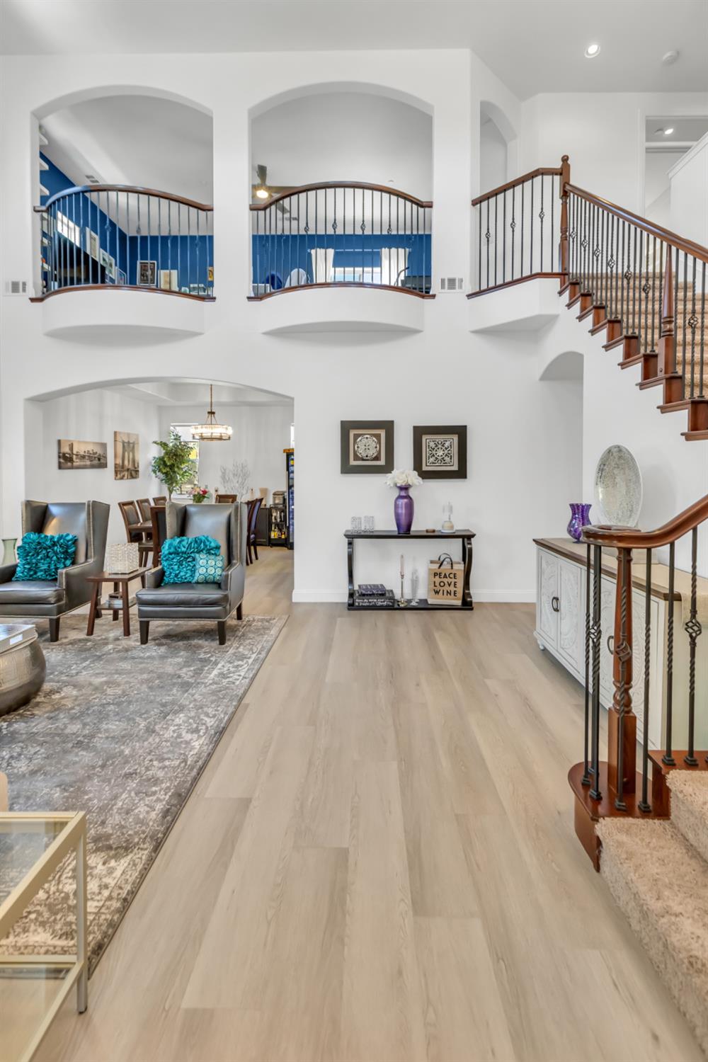 Detail Gallery Image 6 of 76 For 8530 Mandorla Cir, Orangevale,  CA 95662 - 4 Beds | 3/1 Baths