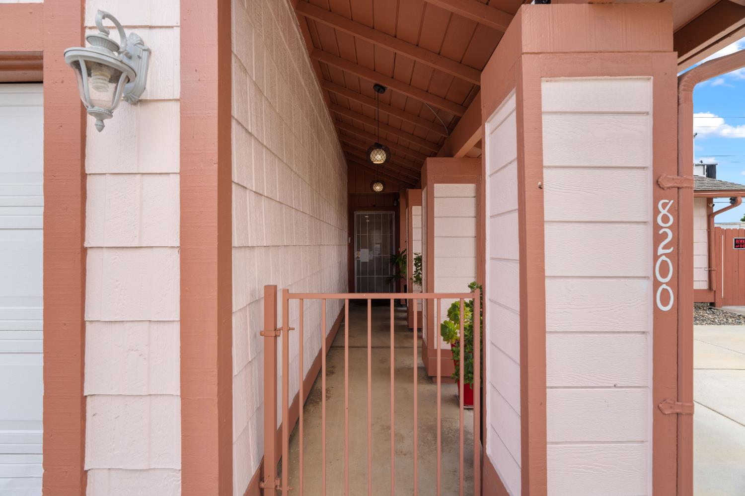 Detail Gallery Image 4 of 34 For 8200 Cottonfield Way, Sacramento,  CA 95828 - 3 Beds | 2 Baths