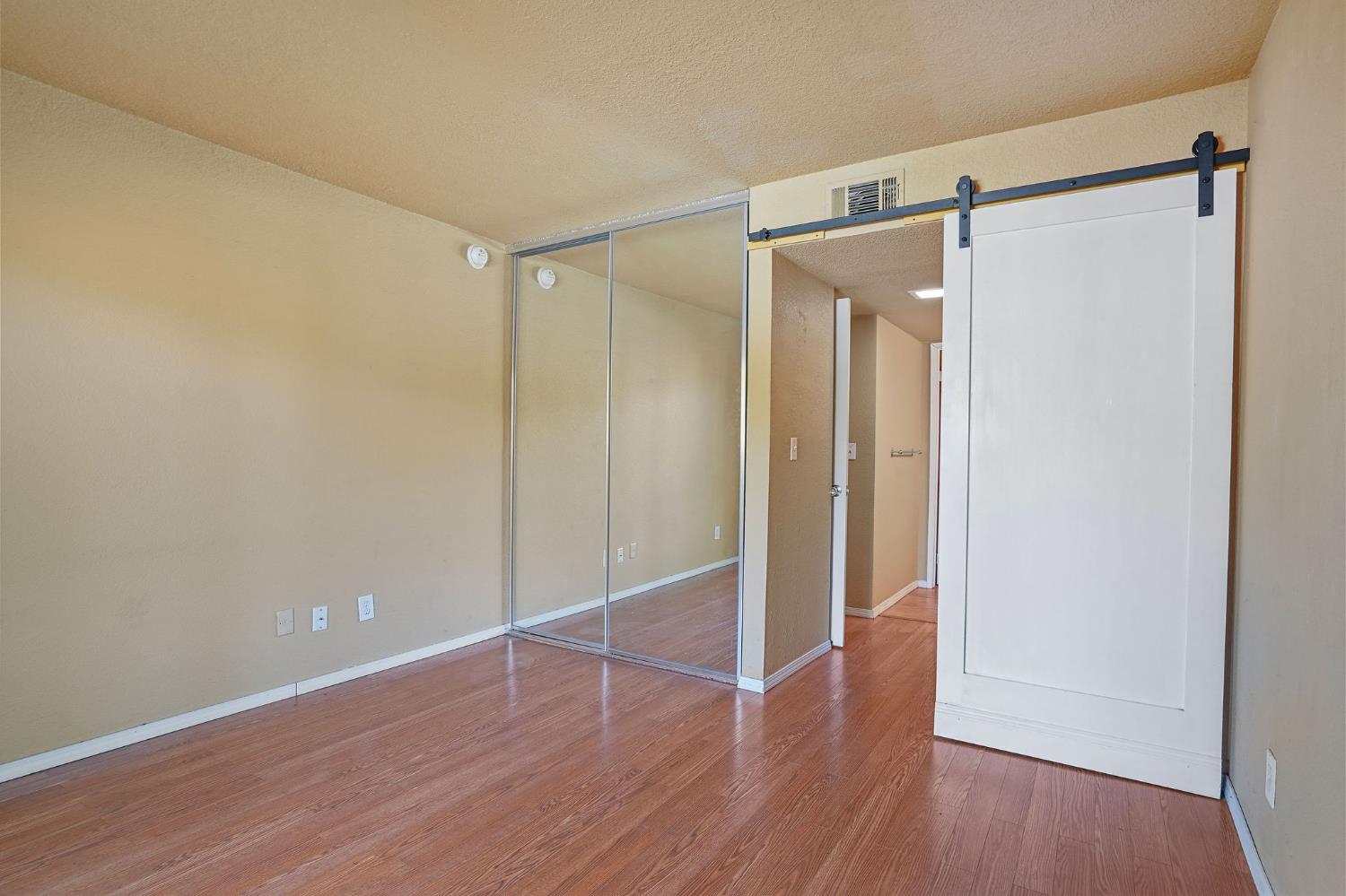 Photo #18: 225063019 Listing: Photo #18