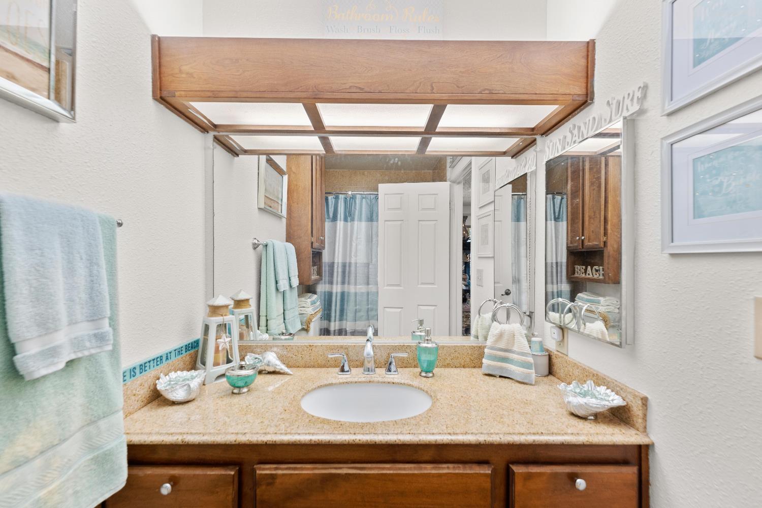 Detail Gallery Image 30 of 53 For 8193 Rose Vine Ln, Fair Oaks,  CA 95628 - 2 Beds | 2 Baths