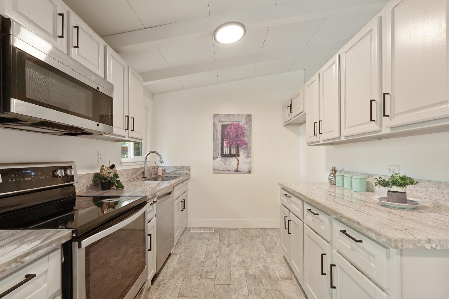 Detail Gallery Image 13 of 25 For 252 W 20th St, Tracy,  CA 95376 - 3 Beds | 2 Baths