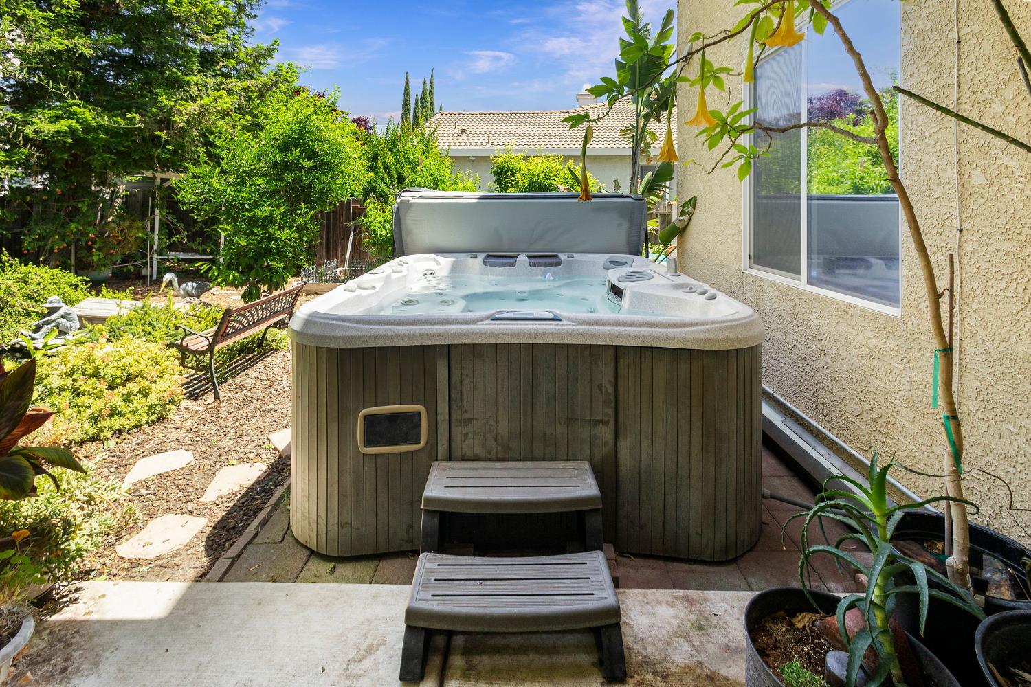 Detail Gallery Image 23 of 51 For 1637 Dreamy Way, Sacramento,  CA 95835 - 3 Beds | 3 Baths