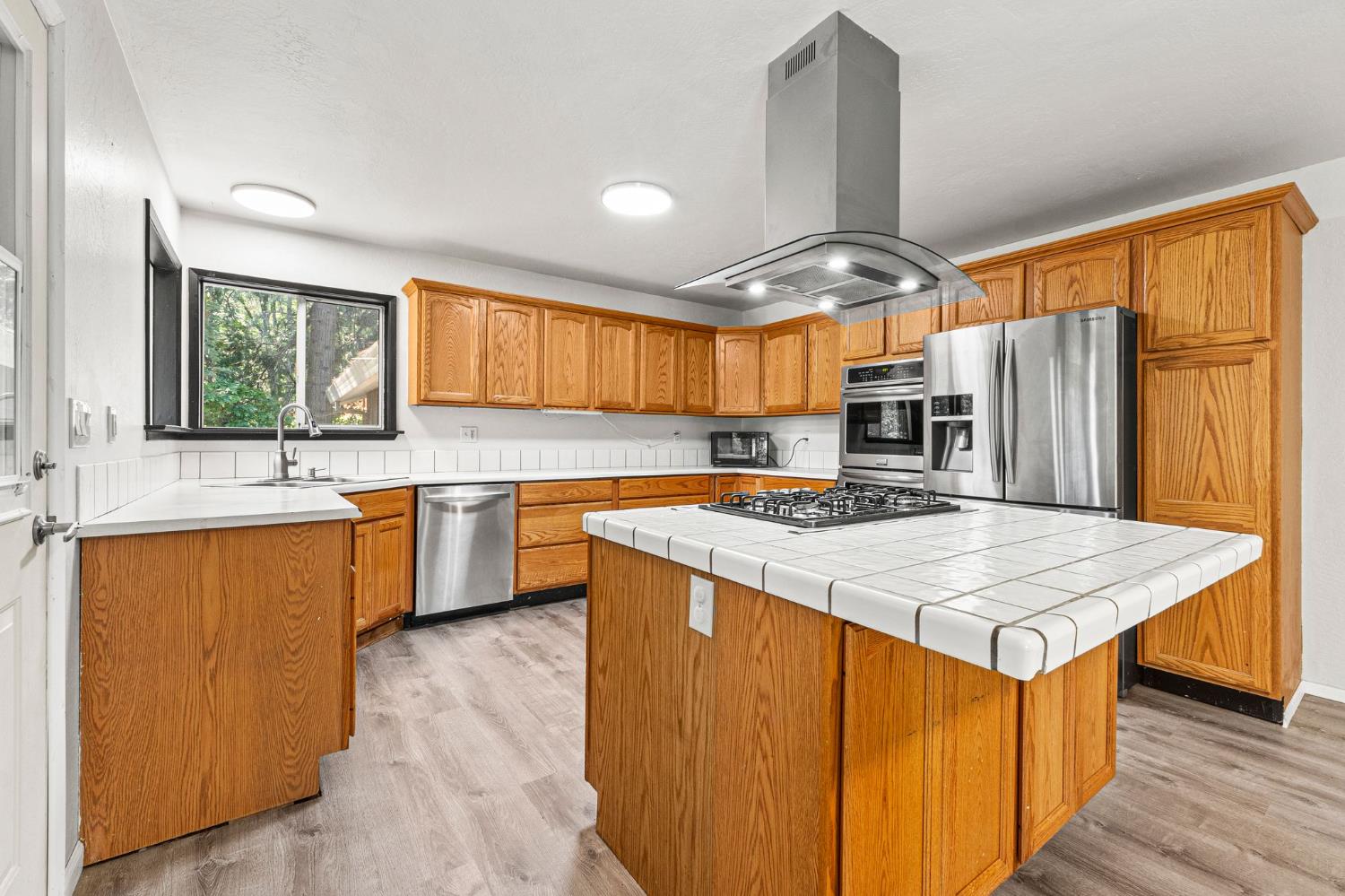 Detail Gallery Image 11 of 44 For 2809 Gardella Ln, Camino,  CA 95709 - 4 Beds | 3/3 Baths