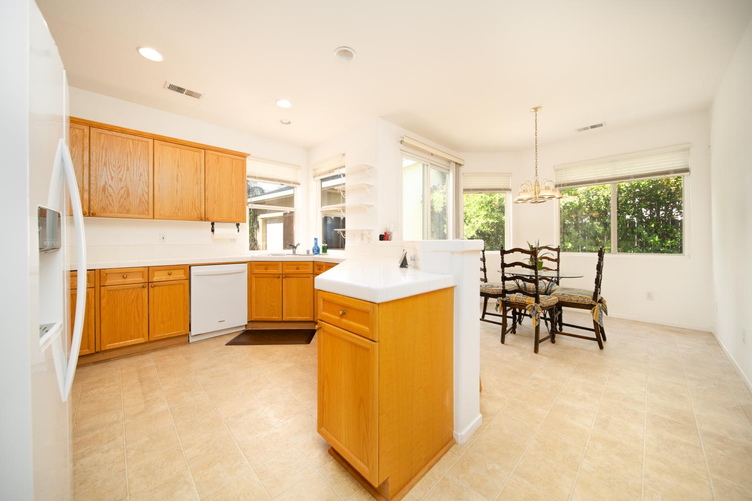 Detail Gallery Image 5 of 18 For 301 Nutcrest Ct, Oakdale,  CA 95361 - 3 Beds | 2 Baths