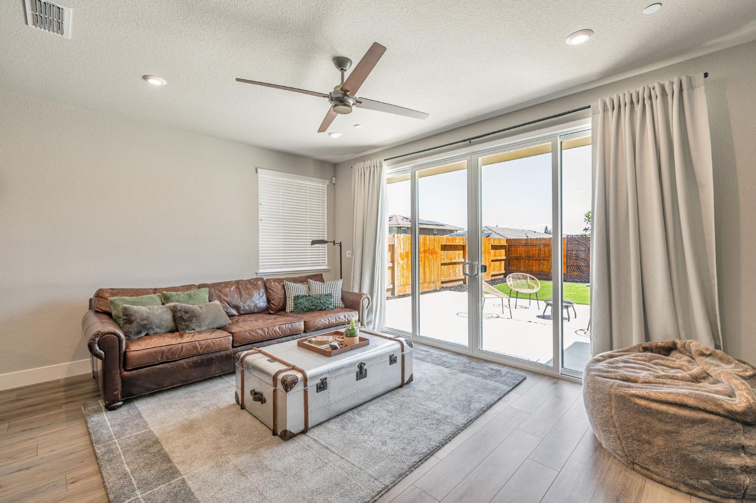 Detail Gallery Image 7 of 53 For 1528 Seneca Cir, El Dorado Hills,  CA 95762 - 4 Beds | 3 Baths