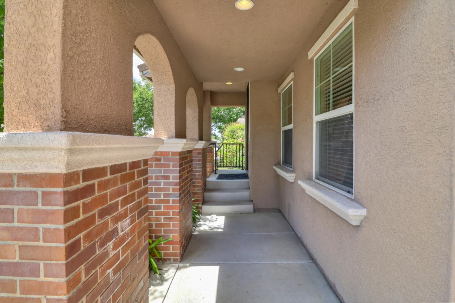 Detail Gallery Image 5 of 67 For 2039 Petruchio Way, Roseville,  CA 95661 - 4 Beds | 3 Baths