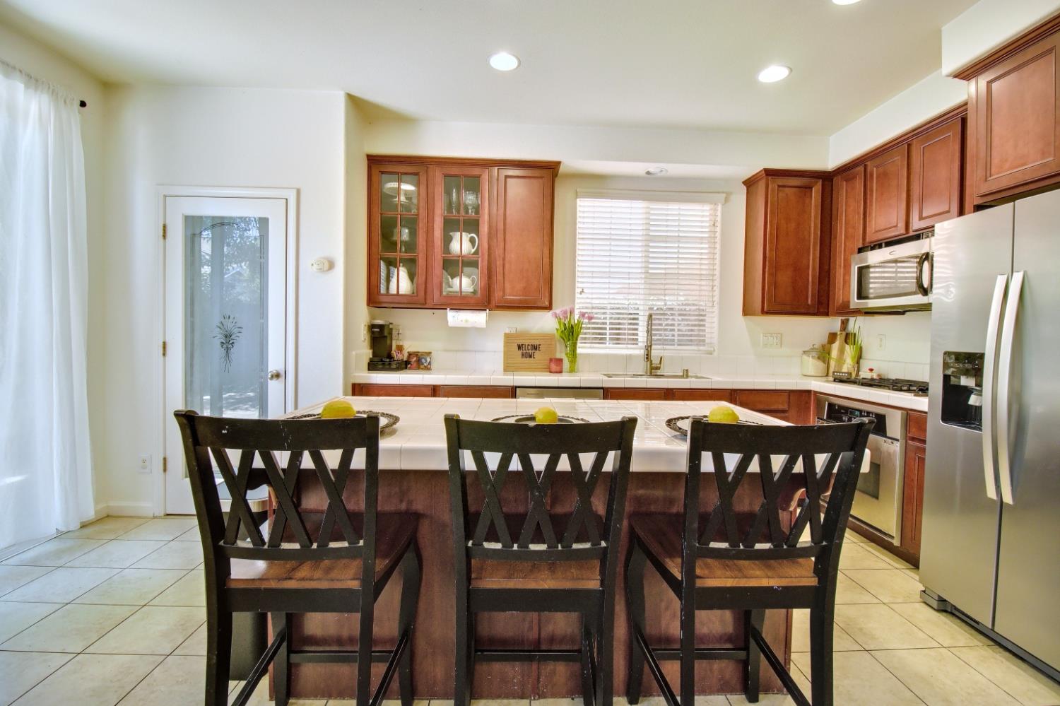Detail Gallery Image 7 of 23 For 10849 Iris Bloom Dr, Stockton,  CA 95209 - 5 Beds | 3 Baths