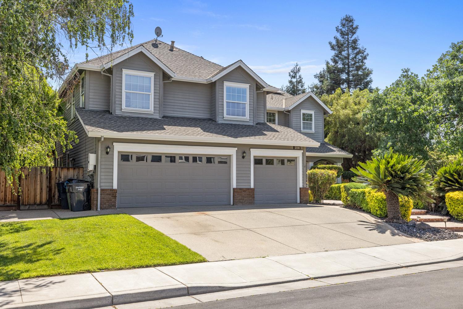 Detail Gallery Image 3 of 67 For 2550 Garazi, Tracy,  CA 95304 - 5 Beds | 3/2 Baths