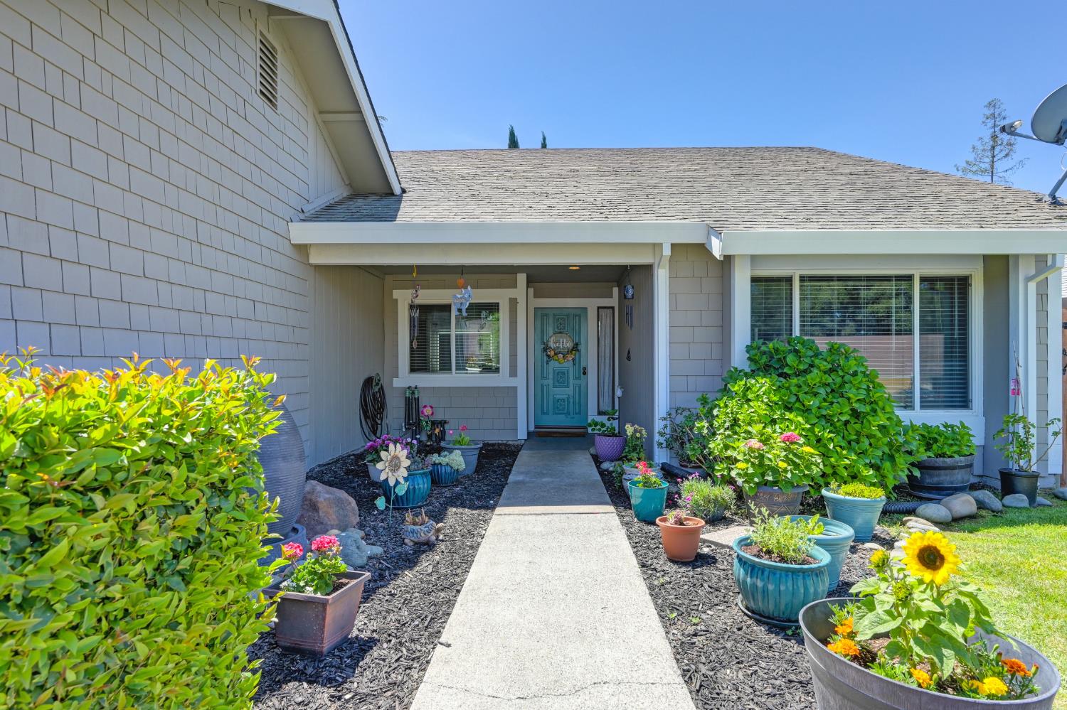 Detail Gallery Image 4 of 33 For 6546 Skyview Dr, Orangevale,  CA 95662 - 4 Beds | 2 Baths