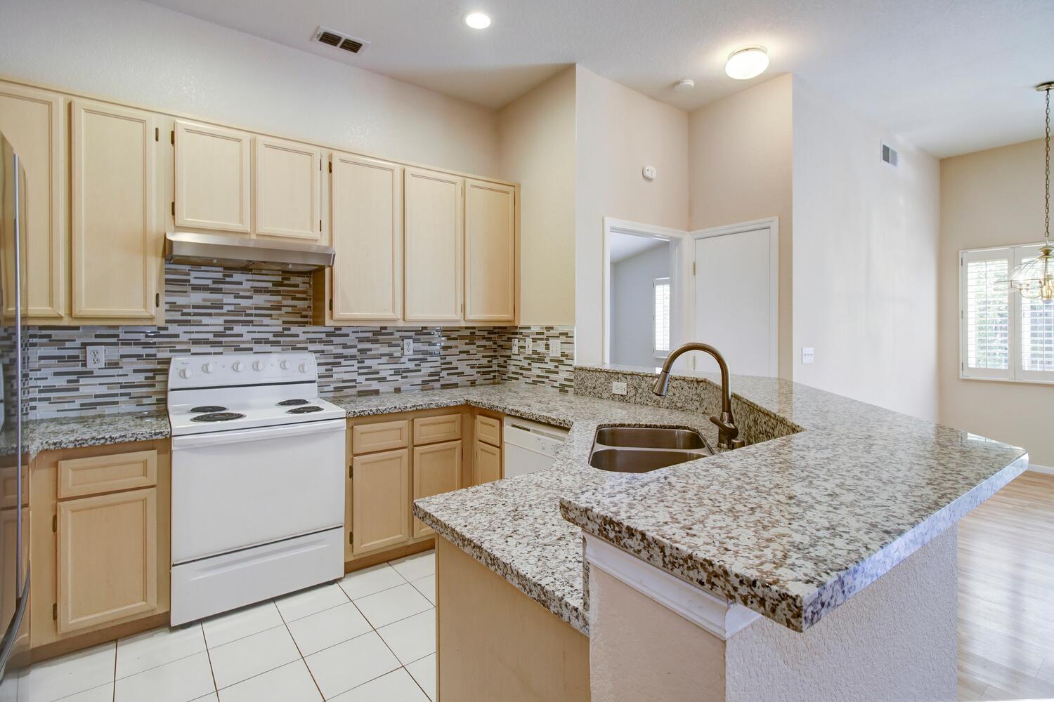 Detail Gallery Image 11 of 28 For 2385 Roualt St, Davis,  CA 95618 - 3 Beds | 2 Baths