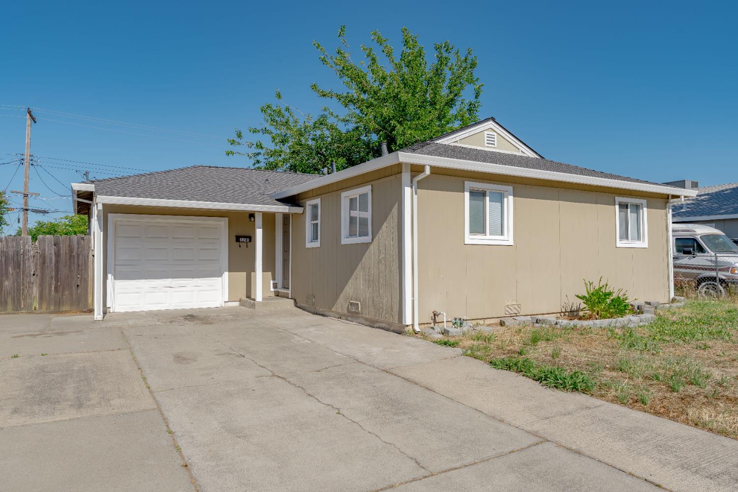 Detail Gallery Image 2 of 23 For 5741 San Vincente Way, North Highlands,  CA 95660 - 3 Beds | 1 Baths