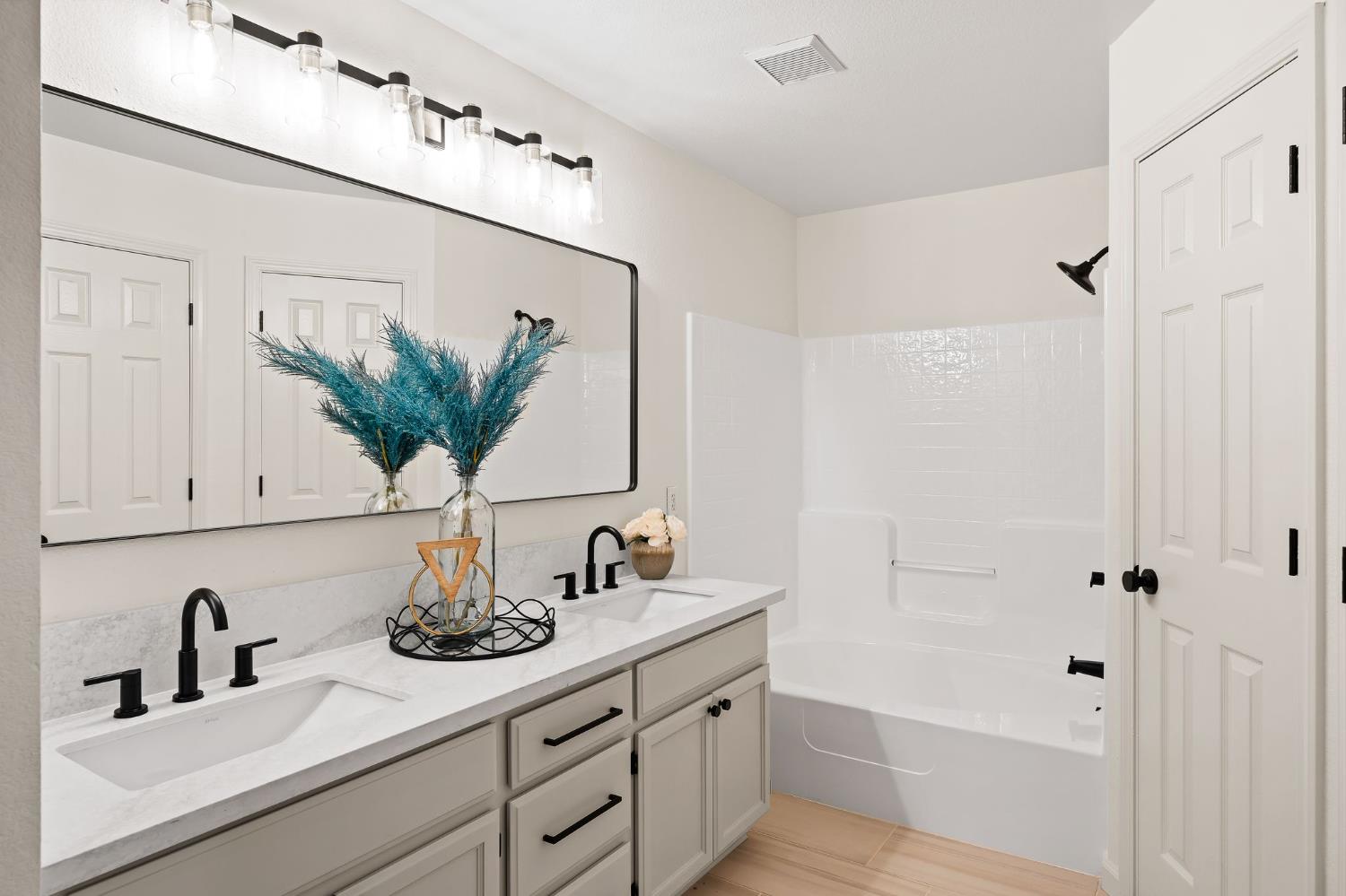 Detail Gallery Image 35 of 42 For 2167 Turtledove Ct, Lodi,  CA 95240 - 4 Beds | 2 Baths