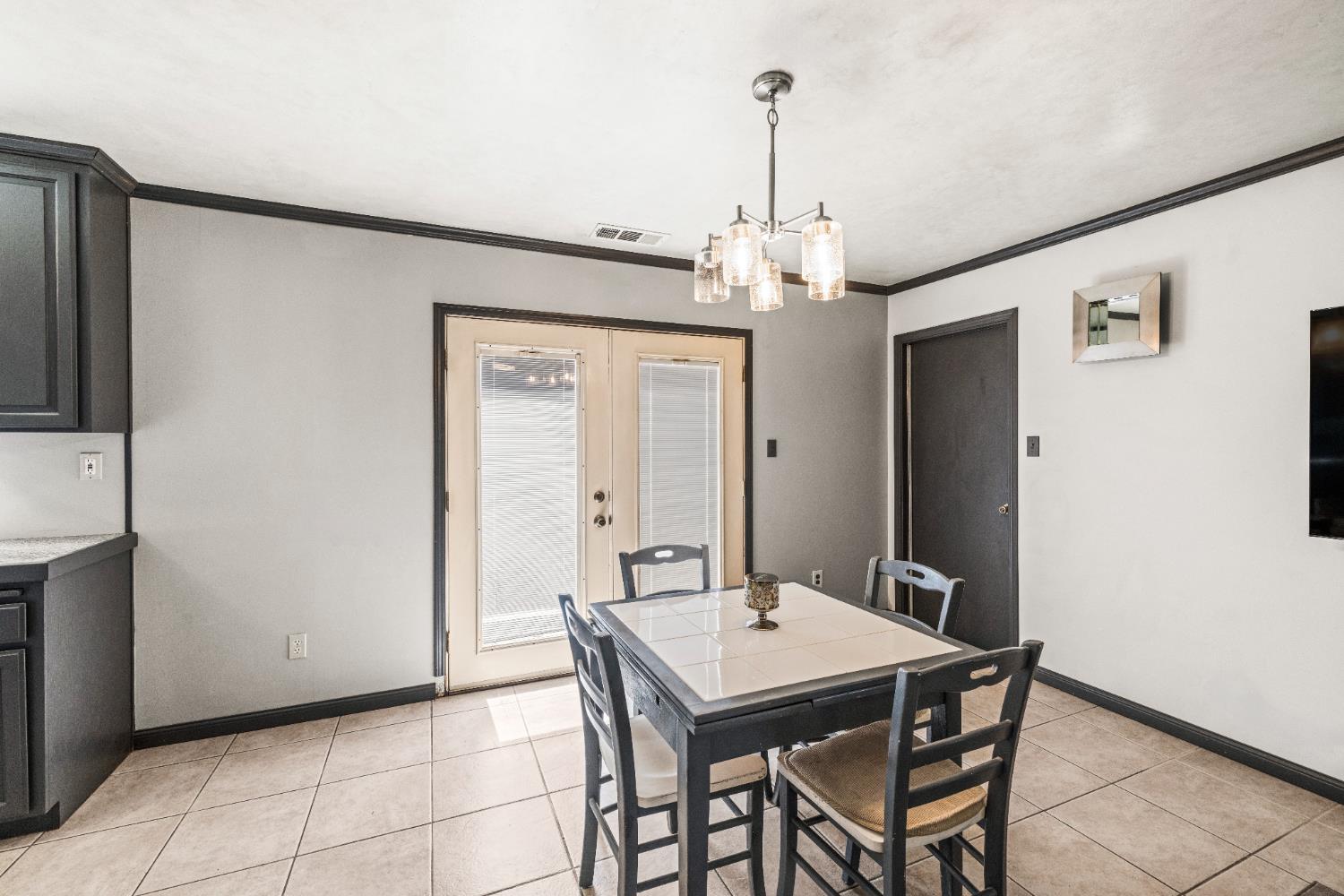 Detail Gallery Image 9 of 19 For 5956 York Glen, Sacramento,  CA 95842 - 3 Beds | 1 Baths