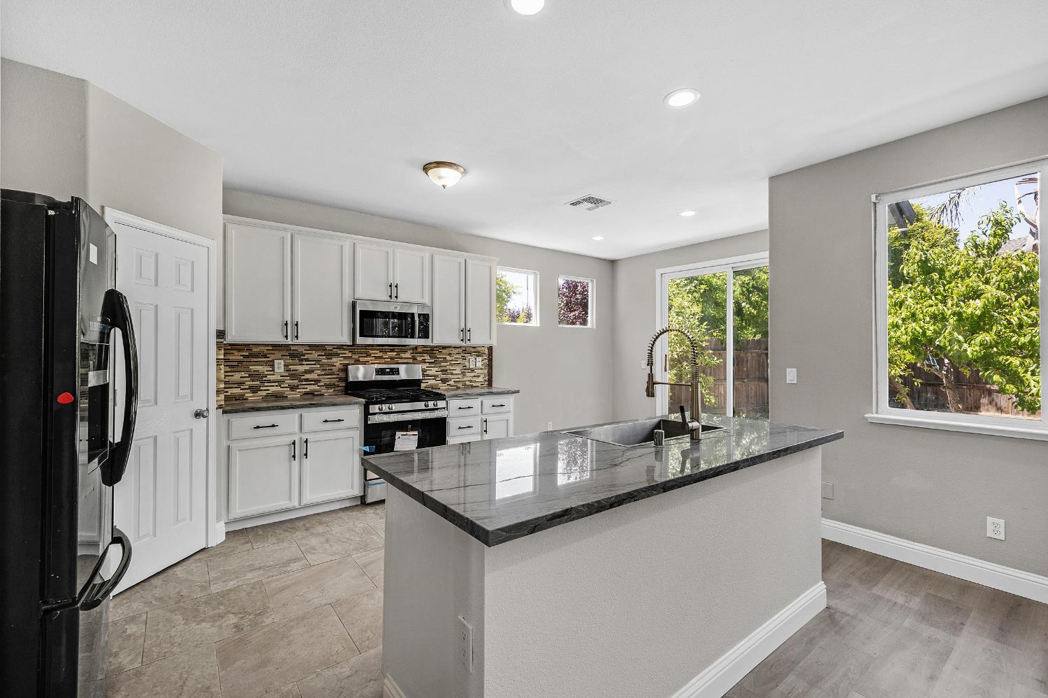 Detail Gallery Image 6 of 40 For 2963 Rugby Ct, Tracy,  CA 95377 - 5 Beds | 3 Baths