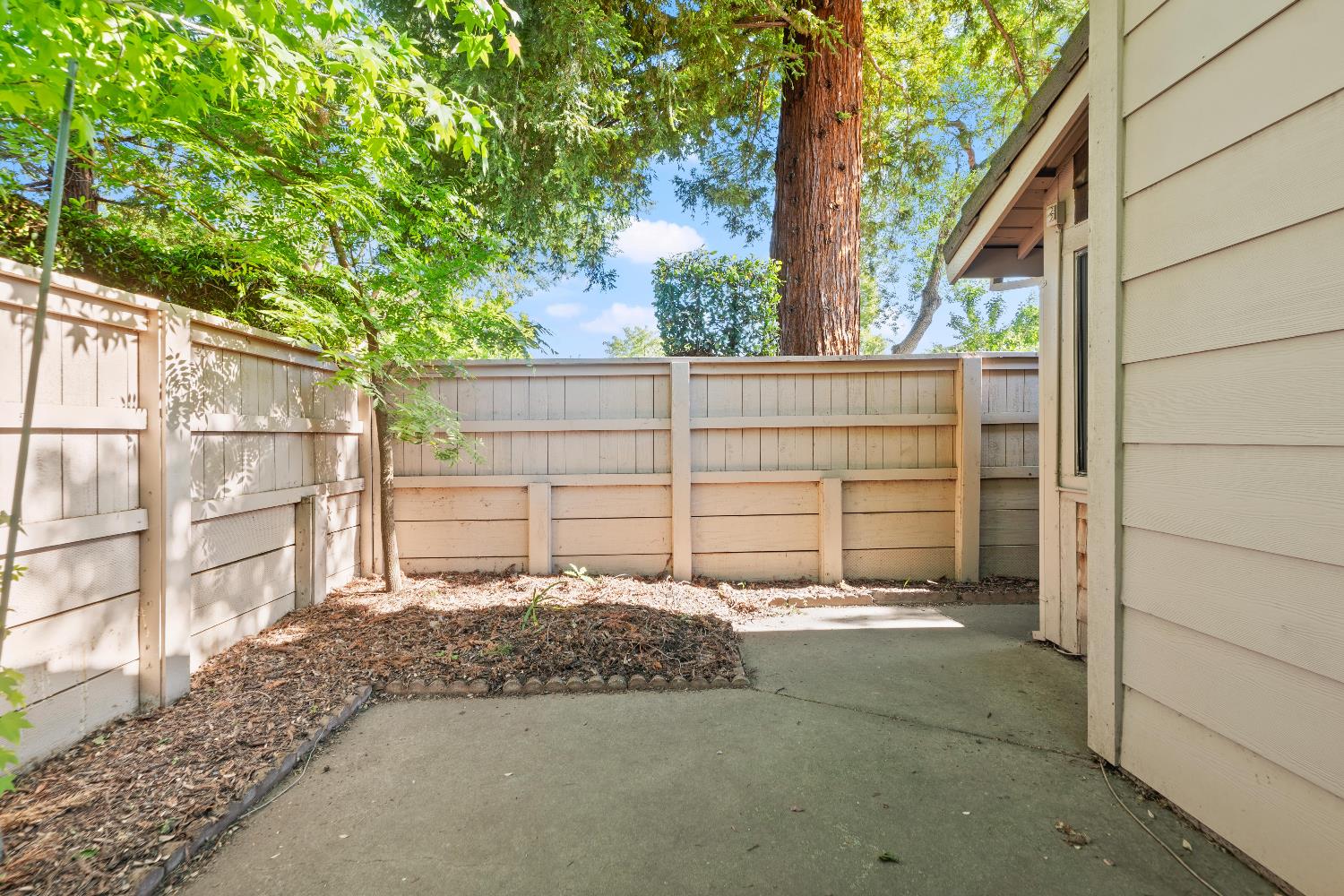 Detail Gallery Image 35 of 53 For 8193 Rose Vine Ln, Fair Oaks,  CA 95628 - 2 Beds | 2 Baths