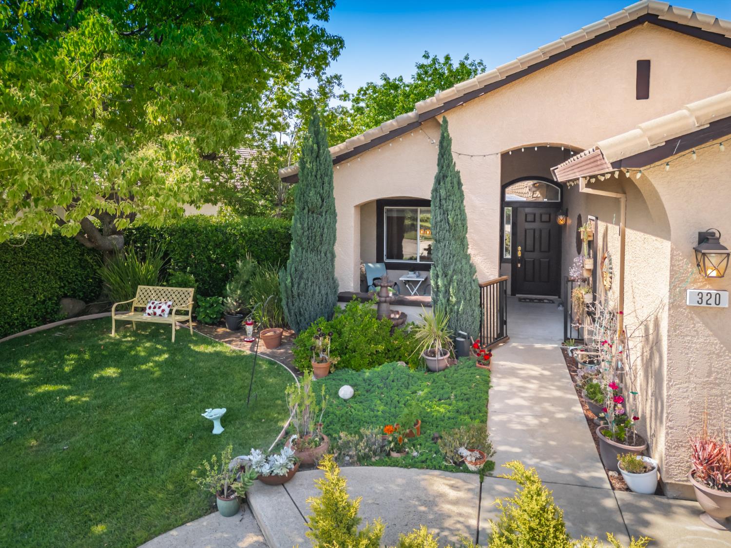 Detail Gallery Image 3 of 48 For 320 Leckenby Way, Folsom,  CA 95630 - 3 Beds | 2 Baths