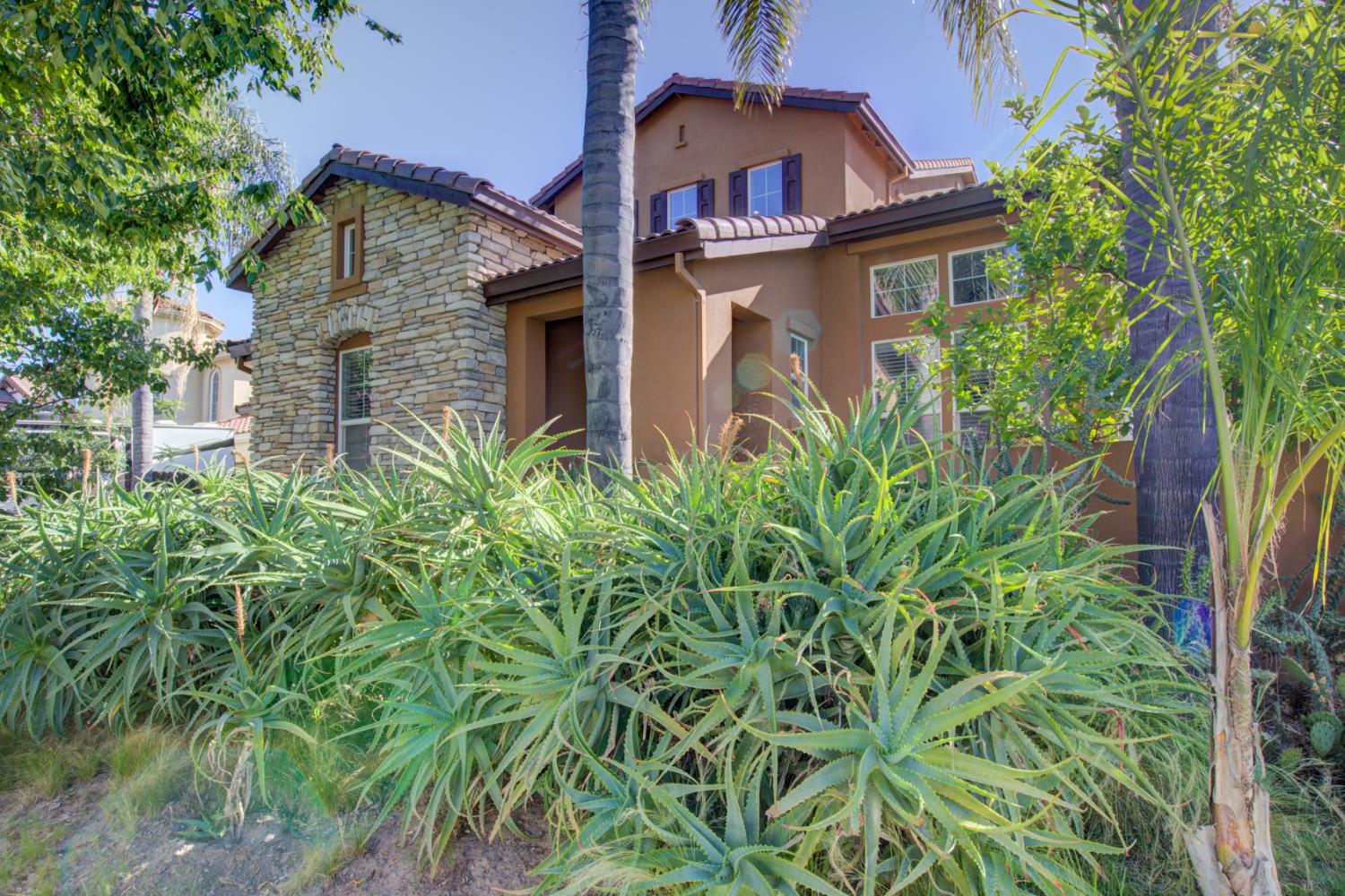 Detail Gallery Image 2 of 71 For 512 Squash Creek Ln, Patterson,  CA 95363 - 5 Beds | 3/1 Baths
